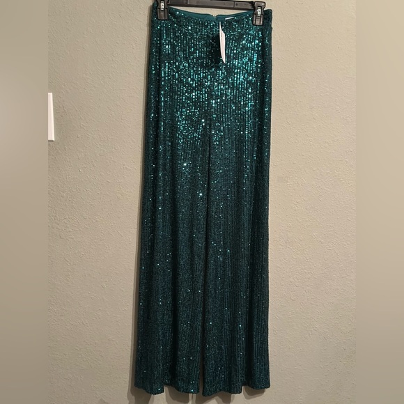 NWT Badgley Mischka
Belle by Badgley Mischka Iris Sequin Flat Front - Picture 5 of 17